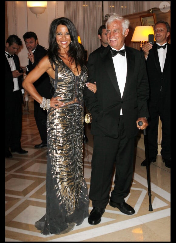 Jean-Paul Belmondo, accompagné de Barbara Galdofi lors du dîner au Carlton après son hommage au festival de Cannes le 17 mai 2011