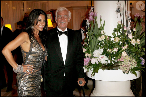 Barbara Gandolfi et Jean-Paul Belmondo lors du dîner au Carlton après son hommage au festival de Cannes le 17 mai 2011