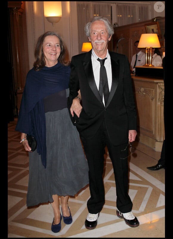 Jean Rochefort et sa femme Françoise Vidal lors du dîner au Carlton après l'hommage au festival de Cannes de Jean-Paul Belmondo le 17 mai 2011