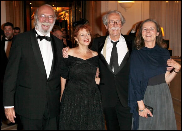 Jean-Pierre Marielle, son épouse Agathe, Jean-Rochefort et sa femme Françoise lors du dîner au Carlton après l'hommage au festival de Cannes de Jean-Paul Belmondo le 17 mai 2011