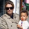Ellen Pompeo avec sa petite Stella Luna, à la sortie du magasin Fred Segal, se baladant dans les rues de West Hollywood à Los Angeles, le 17 mai 2011.