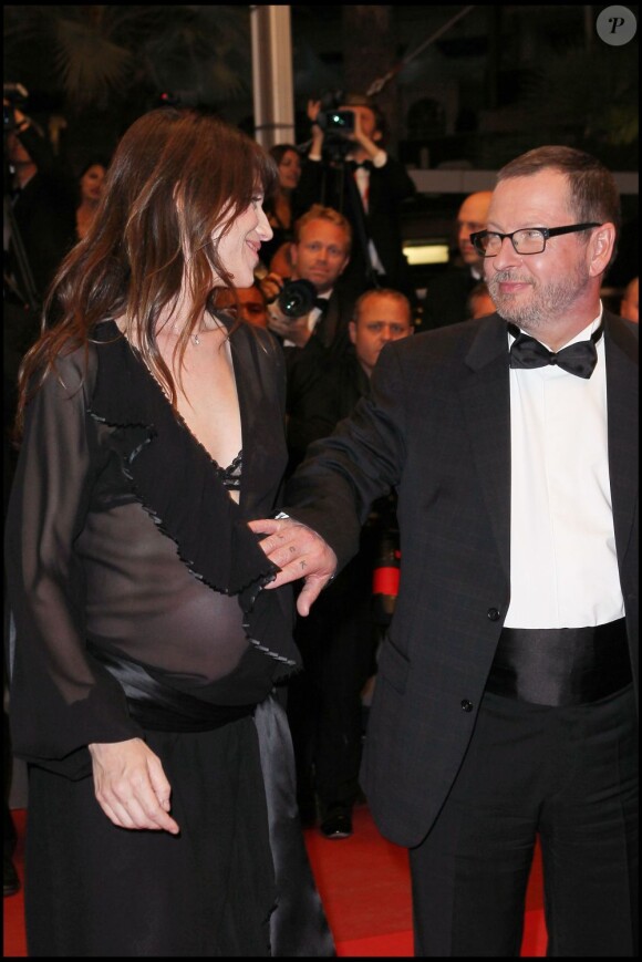 Charlotte Gainsbourg et le réalisateur lors de la présentation du long métrage Melancholia de Lars Von Trier, dans le cadre du 64e festival de Cannes. 18 mai 2011