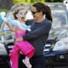 Jennifer Garner récupère Violet et Seraphina bien maquillées après un anniversaire à Brentwood, le 18 mai 2011