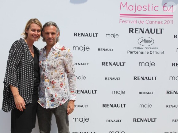 Luana et Paul Belmondo sur la plage du Majestic 64 à Cannes le 19 mai 2011