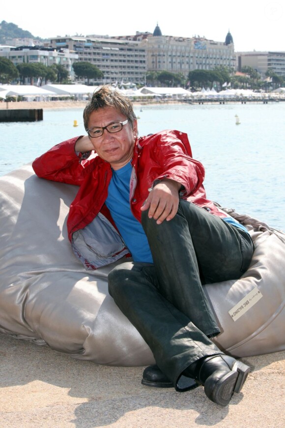 Takashi Miike sur la plage du Majestic 64 à Cannes le 19 mai 2011