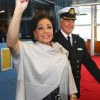 Dame Shirley Bassey s'acquittait le 21 mai 2011, à Southampton, de son rôle de marraine du nouveau navire des Croisières P&O. C'est avec charme et bon humeur qu'elle a baptisé le MS Adonia.