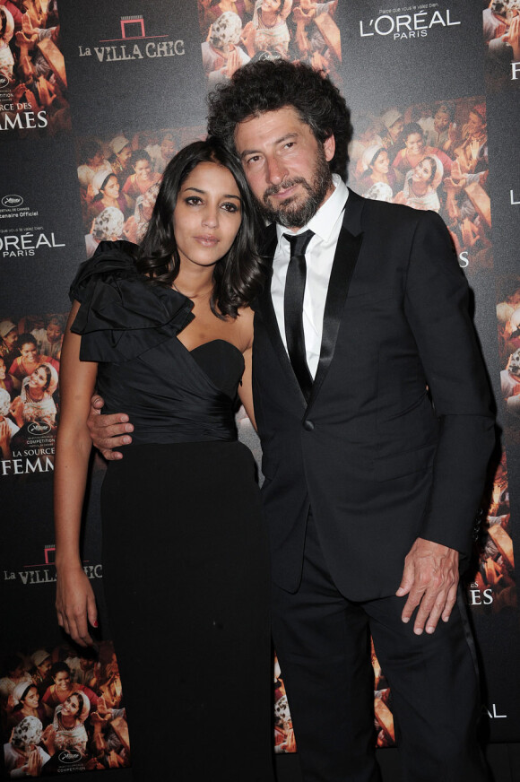 Leïla Bekhti et Radu Mihaileanu lors de la soirée après la présentation de La Source des femmes à la Villa Chic à Cannes le 21 mai 2011