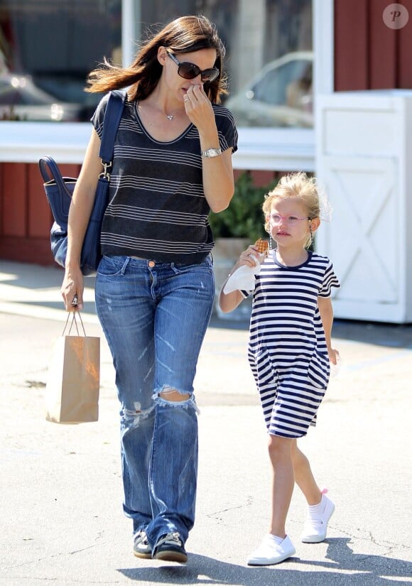 Jennifer Garner en balade avec sa fille Violet, Los Angeles, 21 mai 2011