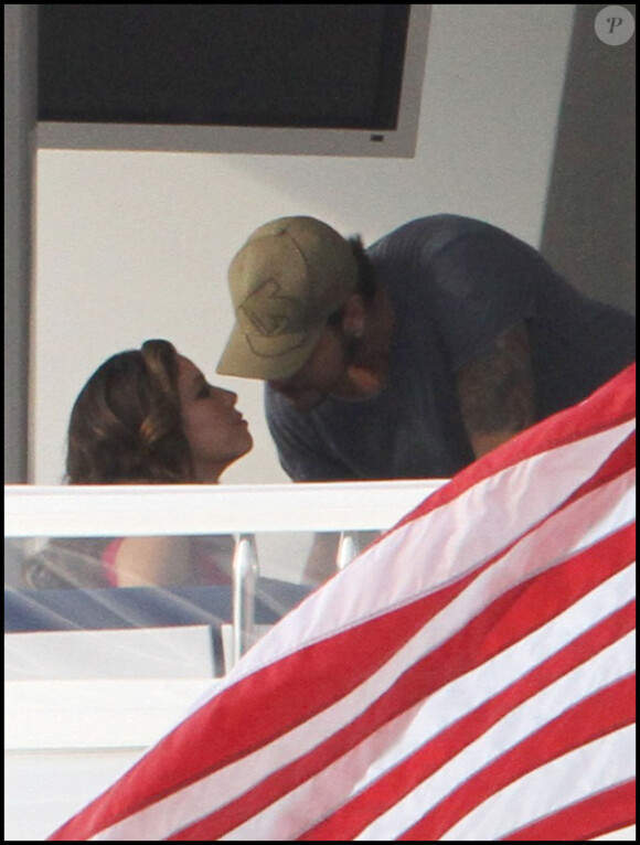 Eva Longoria et Eduardo s'embrassent à pleine bouche à Miami, en mai 2011.