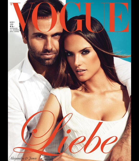 Alessandra Ambrosio pose avec son mari, le séduisant Jamie Mazur en Une du prochain numéro du Vogue allemand.