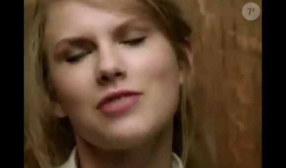 Taylor Swift dans le clip The Story of Us.