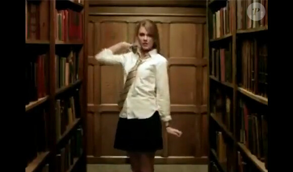 Taylor Swift dans le clip The Story of Us.