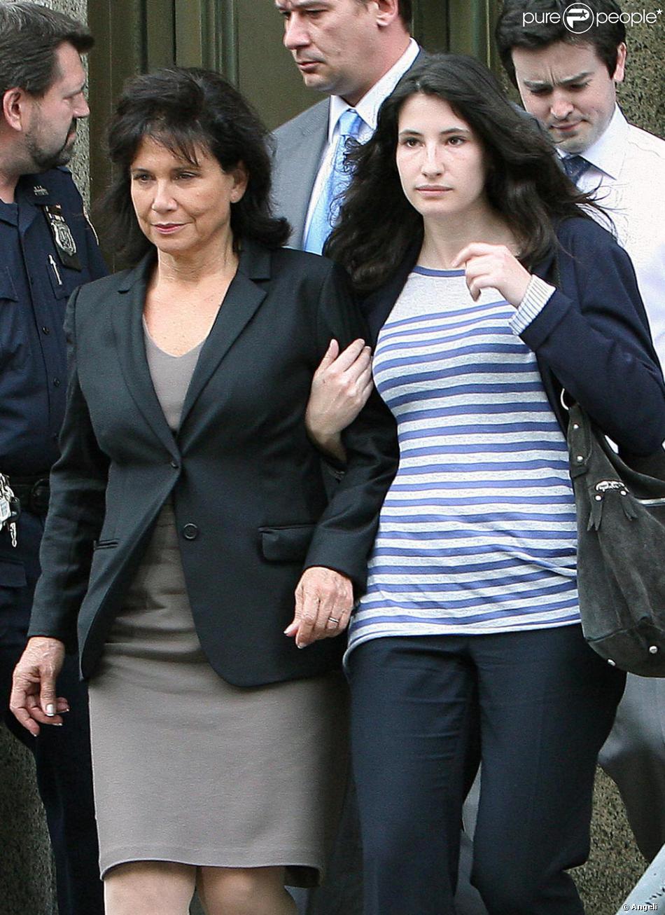 Anne Sinclair Sort Du Tribunal Le 19 Mai 2011 Avec Sa Belle Fille Camille Purepeople