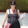 Toujours très lookée, Selma Blair affiche sa grossesse dans une longue robe noire. West Hollywood, 25 mai 2011