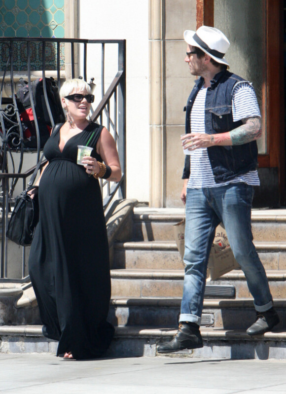 Très enceinte, Pink a passé du temps avec son ami Butch Walker. Los Angeles, 25 mai 2011