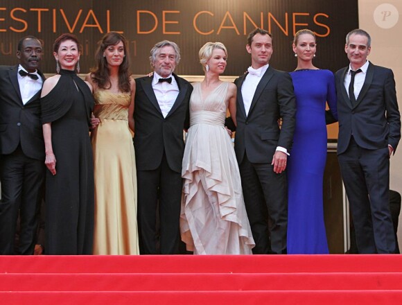 Robert de Niro et des membres de son jury, lors du 64e Festival de Cannes, en mai 2011.
