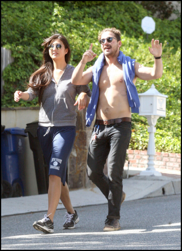 Shia LaBeouf avec sa petite-amie Karolyn Pho à Los Angeles le 20 mai 2011