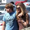 Maria Shriver et son fils Christopher à Brentwood, Los Angeles, le 31 mai 2011.