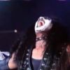 Nick Cannon en chanteur de Kiss dans son clip Famous