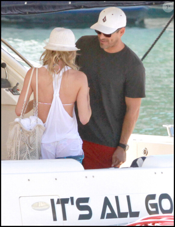 LeAnn Rimes et Eddie Cibrian en voyage de noces à Cabo San Lucas, au Mexique, le 26 mai 2011