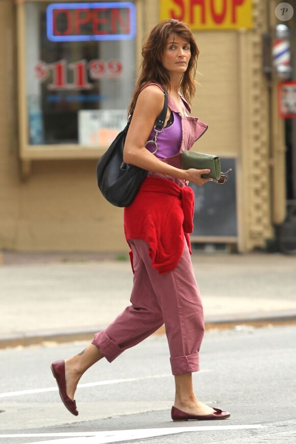 La superbe Helena Christensen, en shopping dans le quartier de West Village, à New York, le 4 juin 2011.