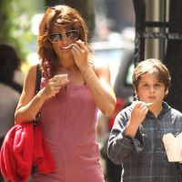 La sublime Helena Christensen en séance shopping avec son adorable fils !