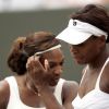 Absente du circuit WTA depuis près d'un an et son sacre à Wimbledon, Serena Williams a enfin pu officialiser son retour à la compétition pour la mi-juin 2011 ! Sa soeur Venus (avec qui elle était associée en double lors de Wimbledon 2010 - photo), elle-même retirée des courts depuis janvier 2011, fera aussi son retour à Eastbourne.