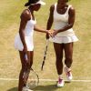 Absente du circuit WTA depuis près d'un an et son sacre à Wimbledon, Serena Williams a enfin pu officialiser son retour à la compétition pour la mi-juin 2011 ! Sa soeur Venus (avec qui elle était associée en double lors de Wimbledon 2010 - photo), elle-même retirée des courts depuis janvier 2011, fera aussi son retour à Eastbourne.