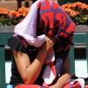 Aravane Rezaï (photo : en larmes après sa défaite au 1er tour de Roland-Garros 2011, en pleine tourmente), 24 ans, a décidé de porter plainte pour extorsion de fonds début juin contre son père Arsalan, qu'elle accuse également de violences.
