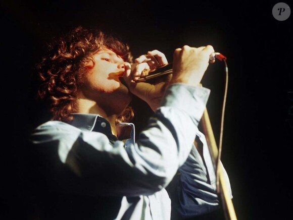 Jim Morrison sur scène (photo non datée)