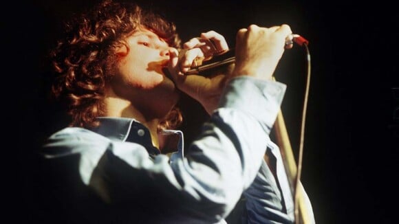 Un fan parisien de Jim Morrison déclenche la colère des Doors !