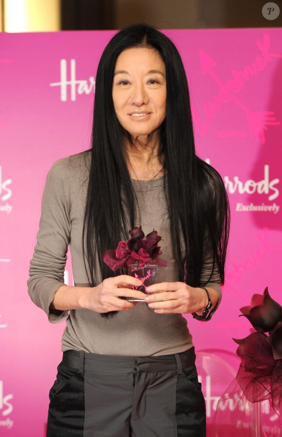 Vera Wang pour le lancement du parfum Lovestruck le 9 juin 2011 à Londres chez Harrod's