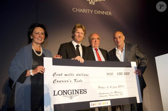 Samedi 4 juin 2011, la marque Longine donnait au Petit Palais, à Paris, son troisième gala annuel, récompensant Jim Courier pour son action caritative. Andre Agassi, habitué de l'événement, était présent.