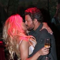 Pamela Anderson, très sexy, dans un tango d'amour passionné avec son homme