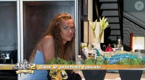 Julie dans la bande-annonce des Anges de la télé-réalité : Miami Dreams du 13 juin 2011
