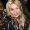 Kate Moss avec ses amies a débuté son enterrement de vie de jeune fille sur l'île de Wight en Angleterre pendant le célèbre Festival de musique. Le 10 juin 2011