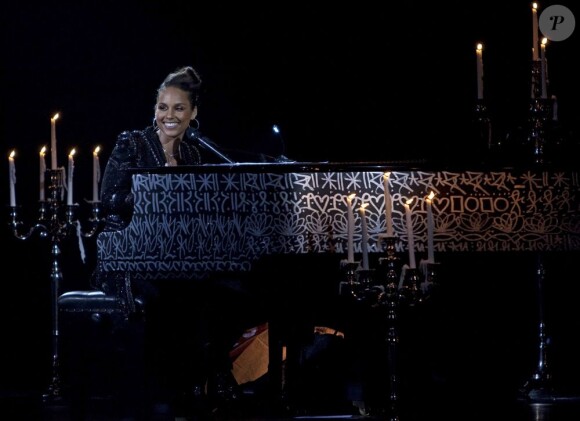 Alicia Keys se produit sur la scène du Palais des Congrès, à Paris, samedi 11 juin, pour son concert Piano & Moi.