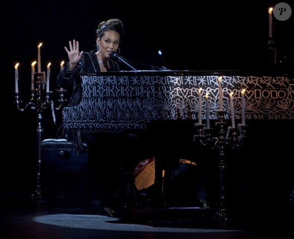 Alicia Keys se produit sur la scène du Palais des Congrès, à Paris, samedi 11 juin, pour son concert Piano & Moi.