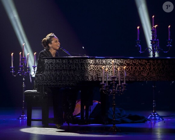 Alicia Keys se produit sur la scène du Palais des Congrès, à Paris, samedi 11 juin, pour son concert Piano & Moi.
