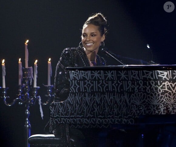 Alicia Keys se produit sur la scène du Palais des Congrès, à Paris, samedi 11 juin, pour son concert Piano & Moi.