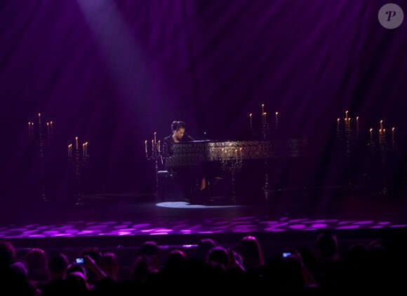 Alicia Keys se produit sur la scène du Palais des Congrès, à Paris, samedi 11 juin, pour son concert Piano & Moi.