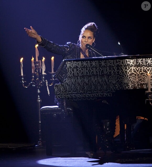 Alicia Keys se produit sur la scène du Palais des Congrès, à Paris, samedi 11 juin, pour son concert Piano & Moi.