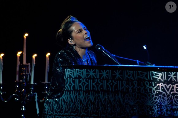 Alicia Keys se produit sur la scène du Palais des Congrès, à Paris, samedi 11 juin, pour son concert Piano & Moi.