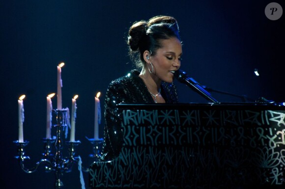 Alicia Keys se produit sur la scène du Palais des Congrès, à Paris, samedi 11 juin, pour son concert Piano & Moi.