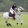 Le prince William lors du tournoi de polo caritatif à Sunninghill, près d'Ascot en Angleterre le 12 juin 2011
