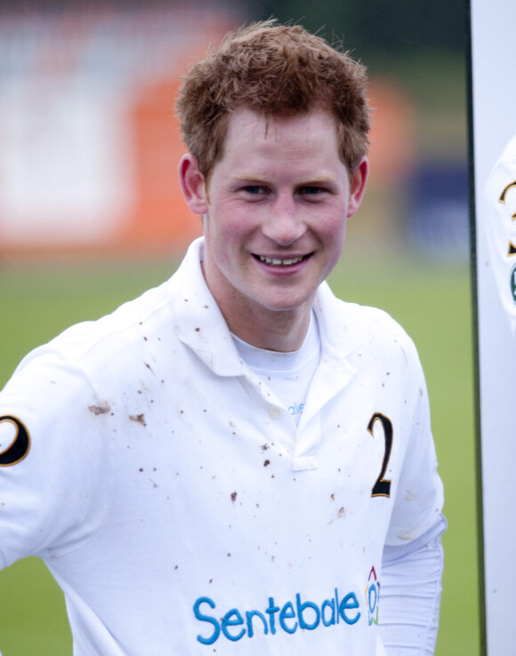 Le prince Harry lors du tournoi de polo caritatif à Sunninghill, près d'Ascot en Angleterre le 12 juin 2011