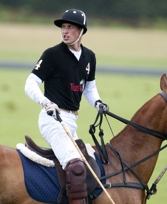 Le prince William lors du tournoi de polo caritatif à Sunninghill, près d'Ascot en Angleterre le 12 juin 2011