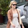 Reese Witherspoon décontractée et féminine à sa sortie de l'église le 12 juin 2012 à Santa Monica