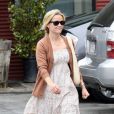 Reese Witherspoon décontractée et féminine à sa sortie de l'église le 12 juin 2012 à Santa Monica