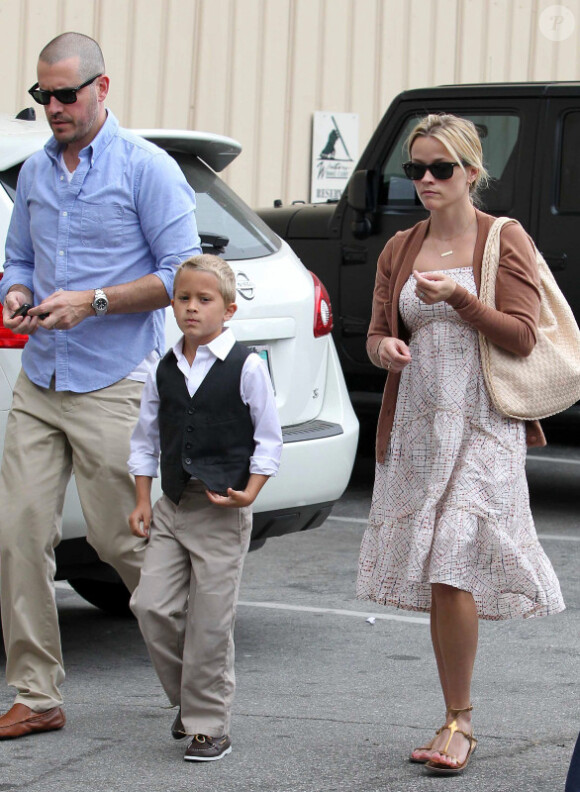 Reese Witherspoon, Jim Toth et le petit Deacon Phillippe, le 12 juin 2011 à Santa Monica